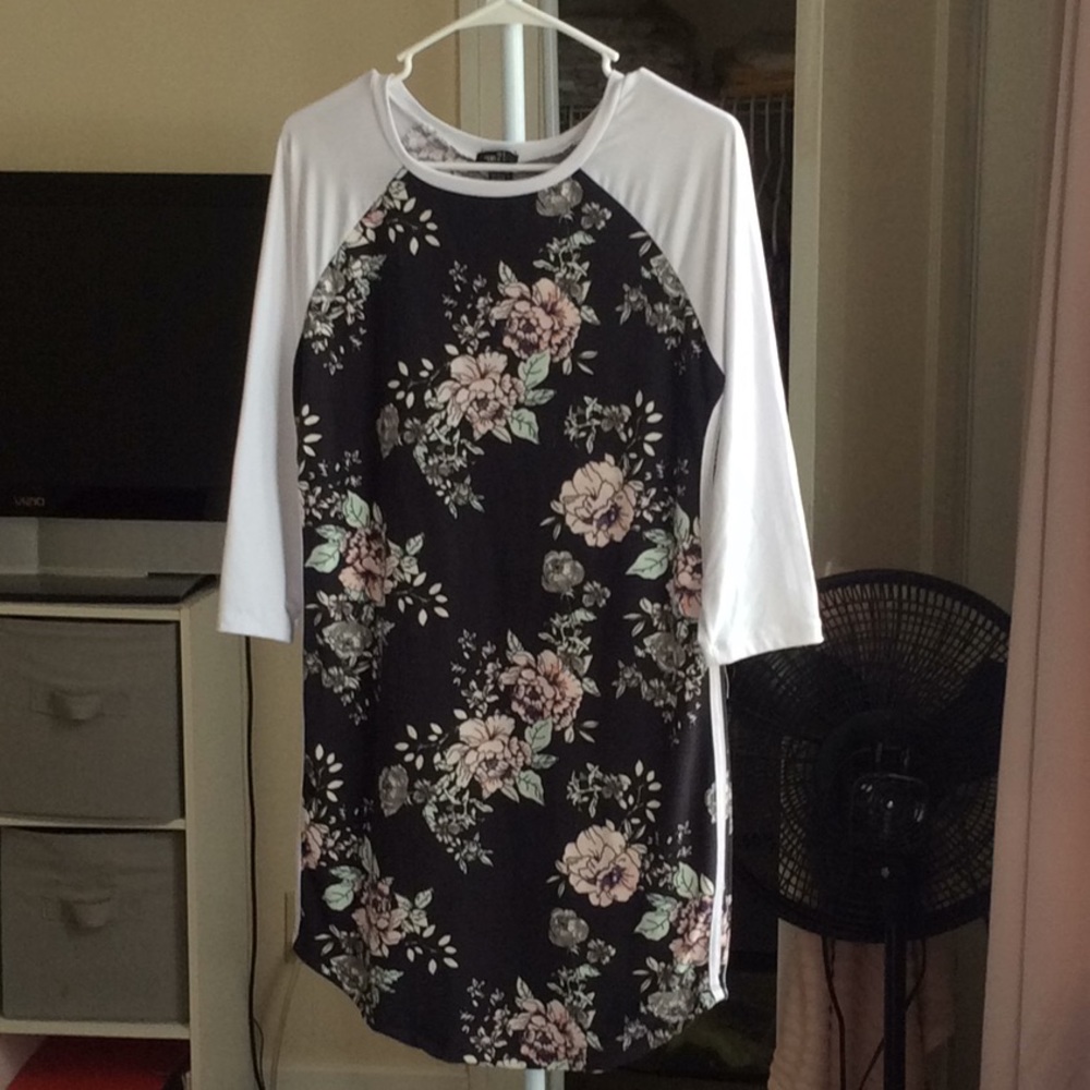 Floral casual dress.